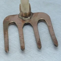 Croc 4 Dents En Cuivre Modèle Merak - Gamme PKS Bronze -Plantes Jardin Shop Croc 4 dents en cuivre modele Merak Gamme Schauberger 99243 3