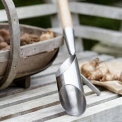 Plantoir à Bulbes à Manche Long Burgon & Ball - Gamme RHS -Plantes Jardin Shop Plantoir a bulbes a manche long Burgon et Ball Gamme RHS 99309 3